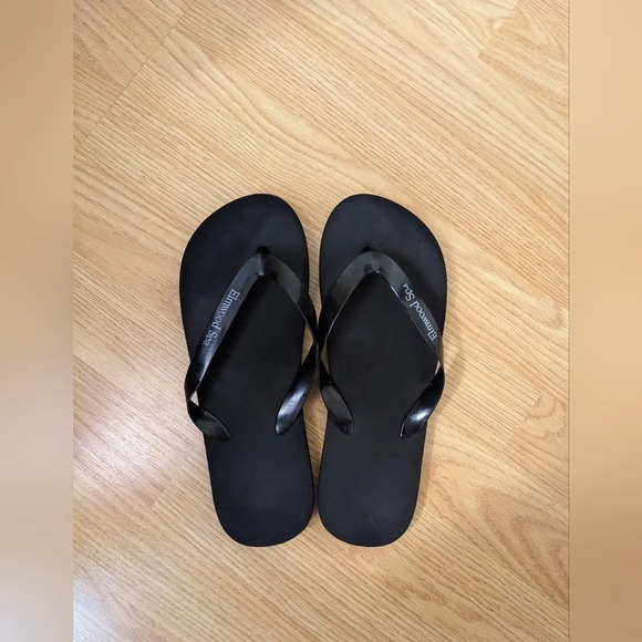 Black Flip Flops - Picture 1 of 4